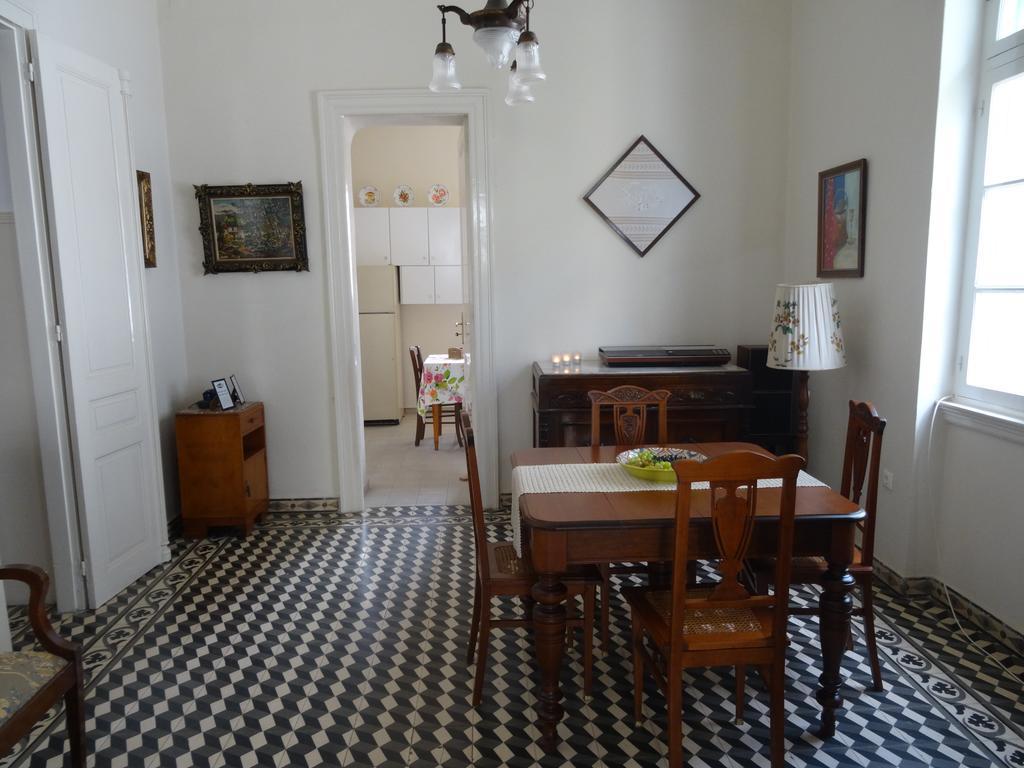 فيلا خانيافي Neoclassical House المظهر الخارجي الصورة