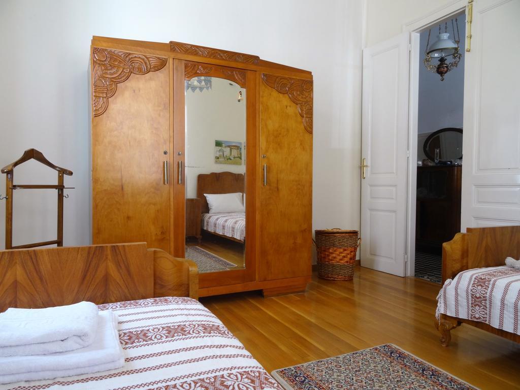 فيلا خانيافي Neoclassical House المظهر الخارجي الصورة
