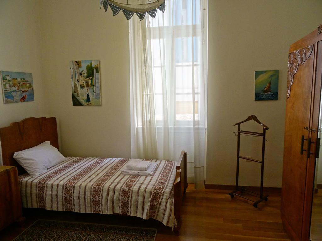 فيلا خانيافي Neoclassical House المظهر الخارجي الصورة